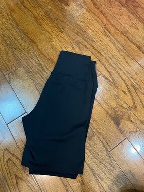 Yogalicious lux everyday 7” biker short size small